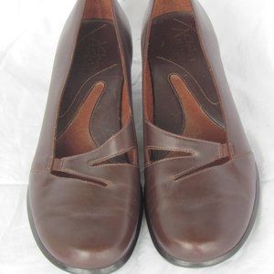 Clarks Brown Healed Loafers - Women's 6.5M